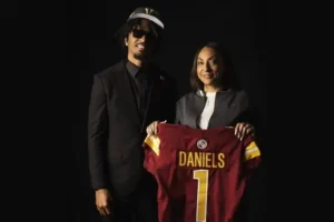 Quarterback Jayden Daniels Mom Relationship